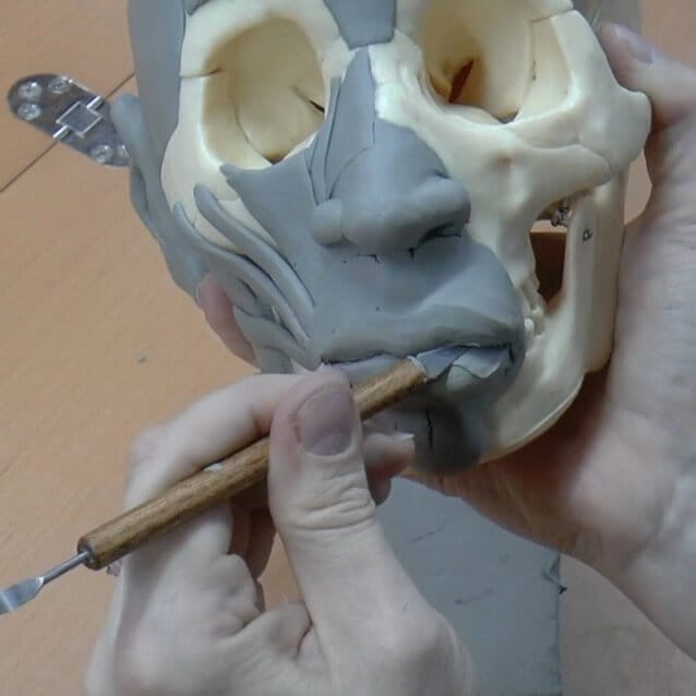 Dig-in deep with the clean-up tool to articulate the lips.